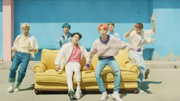 Grid Bounce Sneak­er worn by Jungkook in the music video BTS (방탄소년단) '작은 것들을 위한 시 (Boy With Luv) feat. Halsey' Official MV