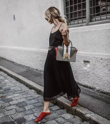 Ceinture en cuir de Karin Teigl sur l'Instagram account @constantly_k
