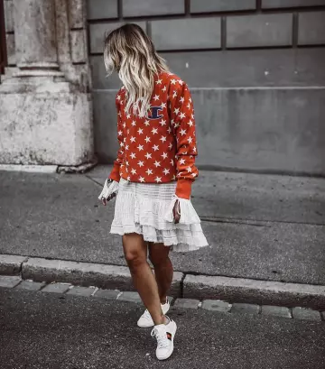 Crew Neck Sweat-shirt de Karin Teigl sur l'Instagram account @constantly_k