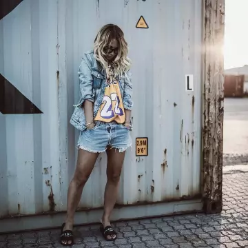 Denim Short de Karin Teigl sur l'Instagram account @constantly_k