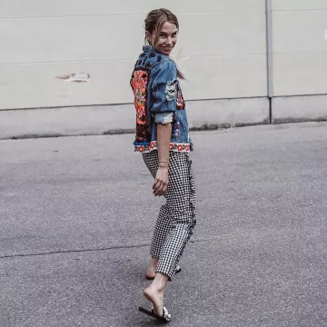 Miu Miu en Fausse peau lainée de Diapositives de Karin Teigl sur l'Instagram account @constantly_k