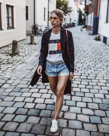 T-Shirt blanc de Karin Teigl sur l'Instagram account @constantly_k