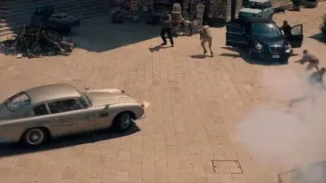 2002 Lancia Thesis car as seen in No Time to Die