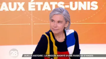 Le pull Ras de cou intarsia color-block de Élisabeth Quin dans 28 minutes du 27 01 2020
