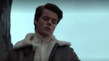 Brown leather coat with fur collar of Fjor (Herman Tømmeraas) in Ragnarok (Season 1 Episode 3)