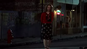 Vestido floral negro hasta la rodilla de Allie (Rachel McAdams) en Never Forget