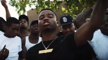 Noir T-Shirt porté par Roddy Ricch dans Roddy Ricch - Chaque Saison (Dir Par JDFilms)