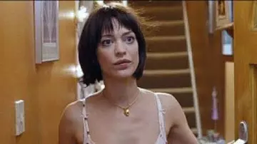Necklace pendant heart of Mia (Heike Makatsch) in Love Actually