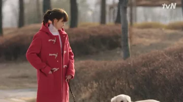 Duffle-Coat porté par Kang Dan-yi Lee Na-young) dans la Romance est un Bonus Livre Épisode 11