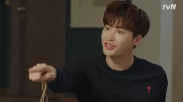 Marine en Tricot Chandail porté par Cha Eun-ho (Lee Jong suk) dans la Romance est un Bonus Livre de l'Épisode 12