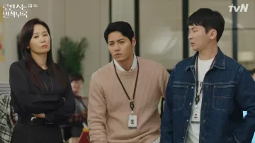 Den­im jack­et worn by Park Hoon (2019) (Gi-doong Kang) in Romance is a Bonus Book Episode 9