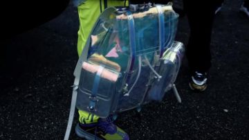 Louis Vuitton Christopher Backpack Monogram GM Prism of DaBaby en el video musical Dababy - Shut Up (Video Musical Oficial)