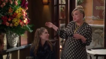 Impression noir et Blanc Midi Robe portée par Kristin Baxter (Amanda Fuller) dans Last Man Standing Saison 8 Épisode 9