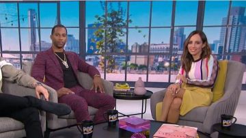 Cinq à sept Stripe Panel Sweater usado por Lilliana Vazquez en E! Noticias febrero 6, 2020