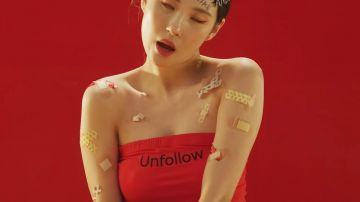 See Ya Nev­er Tube Top worn by Sunmi in the music video [MV] SUNMI(선미) _ 누아르(Noir)