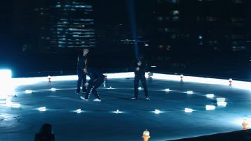 Brossé Track Pant porté par Jackson Wang dans la vidéo de musique Jackson Wang pi. Gucci Mane - De Jeu Différents (Vidéo Officielle)