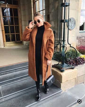 Asos Leather Cut Out Boots de Nadia Anya en la cuenta de Instagram @nadiaanya__