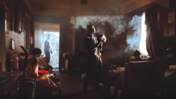 Noir Molleton Molleton porté par Roddy Ricch dans Roddy Ricch - Fucc Jusqu' [Prod. Par La Glace Starr] (Dir Par JDFilms)