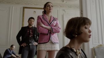 Boucle Jupe en Tweed de Fallon Carrington (Elizabeth Gillies) dans Dynastie (S02E14)