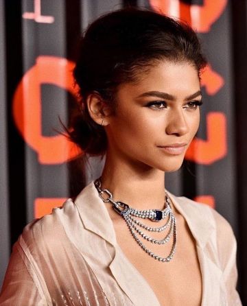 The necklace The star of venice of Bvlgari of Zendaya account on the Instagram of @zendaya