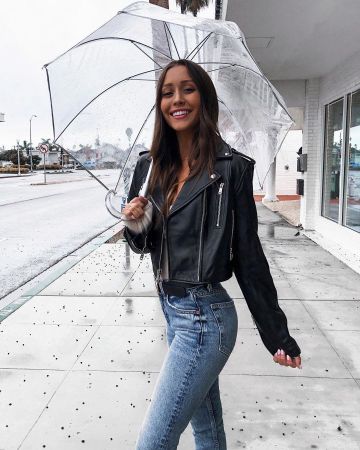 Pantalones vaqueros de Danielle Brown en la cuenta de Instagram @danielleebrownn