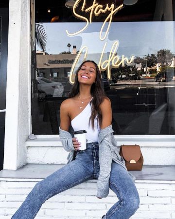 Top White de Danielle Brown en la cuenta de Instagram @danielleebrownn