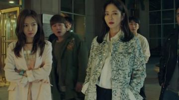 Python-print Denim Coat worn by Ji Soo-hyun (Han Ye-seul) in Big Issue Episode 31