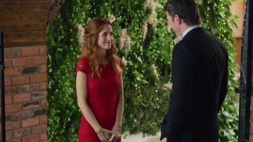 Vestido largo rojo de Vivian Blair (Kimberly-Sue Murray) en ¿Cómo encontrar el amor en san Valentín?