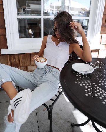 Cotton On Rib Crop Tank de Danielle Brown en la cuenta de Instagram @danielleebrownn