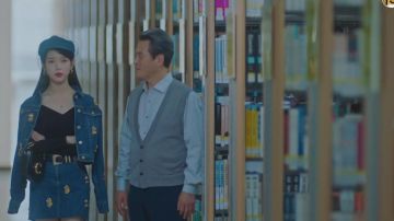 Bleu Denim Jupe portée par Jang Homme Wol (UI) dans l'Hôtel Del Luna Épisode 10