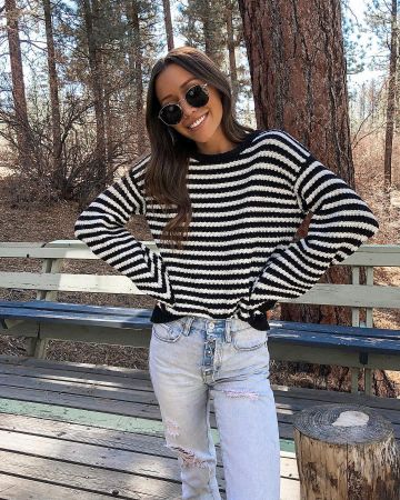 Amuse Society Stripe Sweater de Danielle Brown en la cuenta de Instagram @danielleebrownn