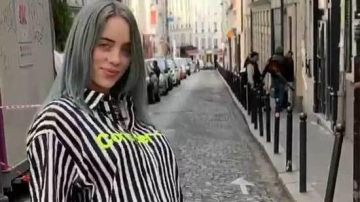 Marce­lo Bur­lon shirt worn by Billie Eilish in Billie Eilish - Funny Moments