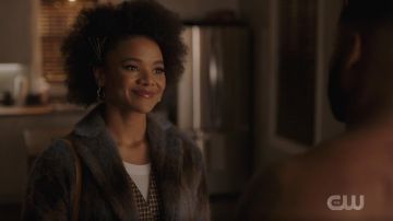 Plaid Manteau de Fourrure de Vanessa dans la Dynastie (S03E12)