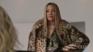 Leopard Print Blouse de Dominique Deveraux (Michael Michele) dans Dynastie (S03E12)