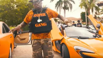 Orange sweatshirt of Kodak Black in Kodak Black - Transportin' [Official  Video]