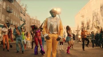 Yellow 70s flare bell bottom pants of KSI in KSI – Wake Up Call (feat. Trippie Redd) [Official Music Video]