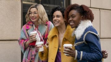 Veste de Denim de Josie McCoy (Ashleigh Murray) dans Katy Keene (S01E01)