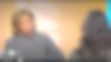 The gray sweater, straight, shoulders lowered by Claire Chazal in the Passage of the Arts 05.02.2020