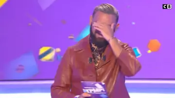 The leather coat brown Cyril Hanouna in TPMP ! : the game of the 07/02/2020