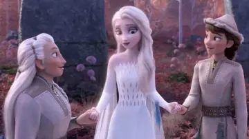El vestido blanco usado por Elsa (Idina Menzel) en la película animada Frozen 2