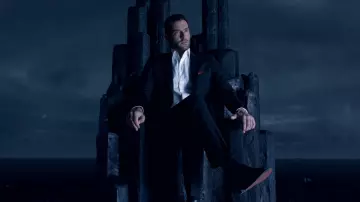 Les chaussures Christian Louboutin portées par Lucifer Morningstar (Tom Ellis) dans la série Lucifer (S04E10)