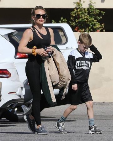 Alo yoga Pic de soutien-gorge porté par Hilary Duff à Los Angeles le 8 février 2020