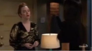 Cadre Métallique Vernis Top porté par Mariah Copeland (Camryn Grimes) comme on le voit sur les Jeunes et Les Agités du 6 février 2020