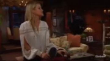 Ramy Brook White Top usado por Sharon Collins (Sharon Case) como se ve en The Young and the Restless 6 de febrero de 2020