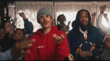 Plaisirs Logo Brodé Gris Bonnet de Justin Bieber dans la vidéo de musique de Justin Bieber - les Intentions de ft. Quavo
