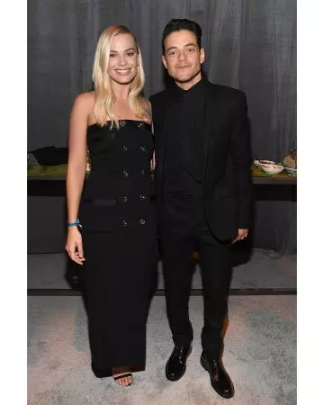 Jimmy choo Min­ny Metal­lic San­dal worn by Margot Robbie on Chanel & Charles-Finch Pre-Oscar Dinner February 8, 2020
