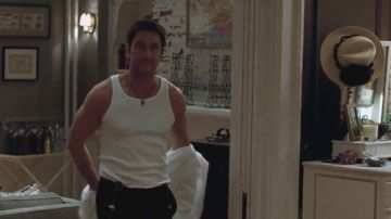White tank top from Alex (Romain Duris) in The Arnacœur