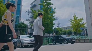 Noir Sac en Cuir porté par Jang Homme Wol (UI) dans l'Hôtel Del Luna Épisode 13