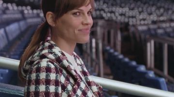Coat plaid Holly (Hilary Swank) in P.S. : I Love You