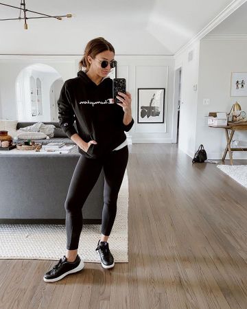 Champion Sneakers of Karen en la cuenta de Instagram @everbstyled